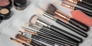 What Are the Top 5 Makeup Brush Sets for Flawless Application?