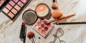 What Are the Top 5 Makeup Kits for Beginners and Professionals?